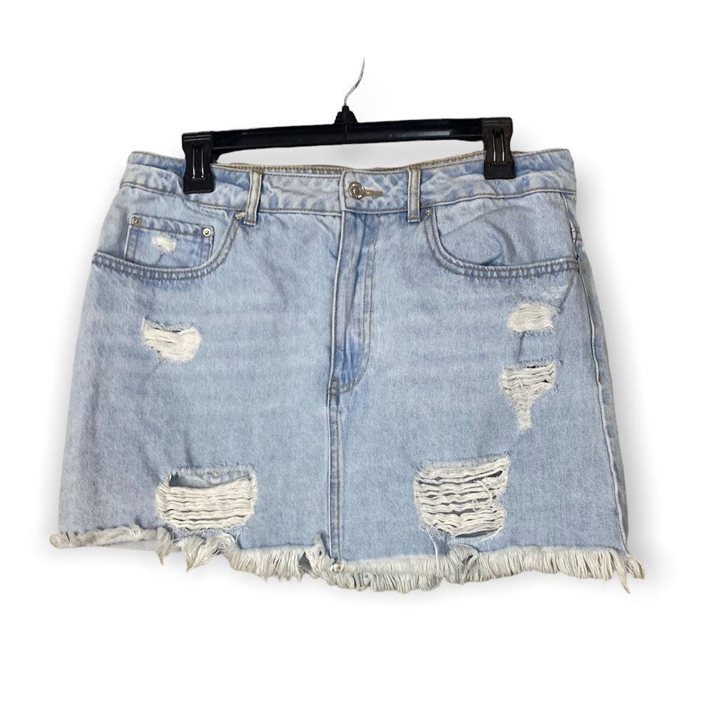 FOREVER 21 Light Wash Raw Hem Ripped Mini Jean Skirt